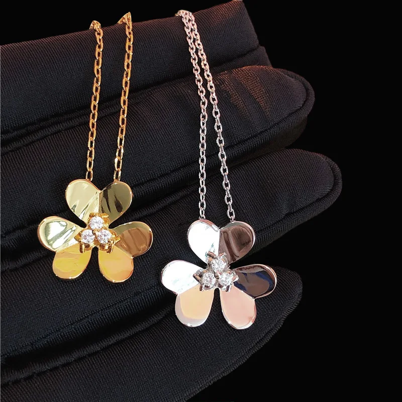 

Top Brand 3 Gold Tone Micro Inlay Zircon CZ Delicate Flower Pendant Necklace For Women Wedding Jewelry