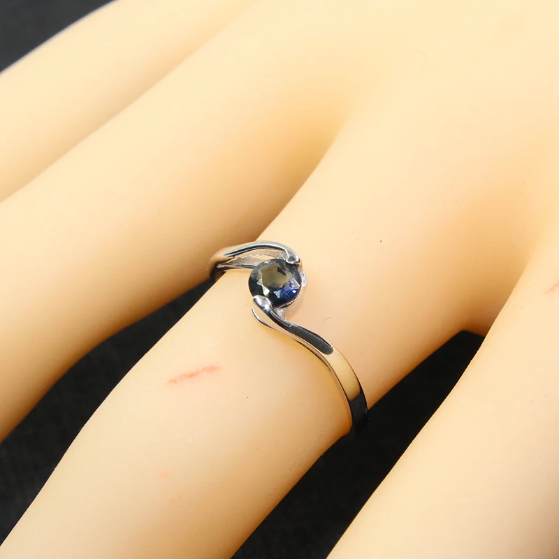 Модное серебряное бриллиантовое кольцо с натуральным сапфиром серебро 925 пробы