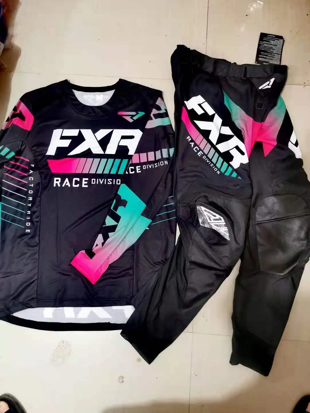 Велосипедный комплект новейшего стиля на 2021 год. Многоцветный велосипедный