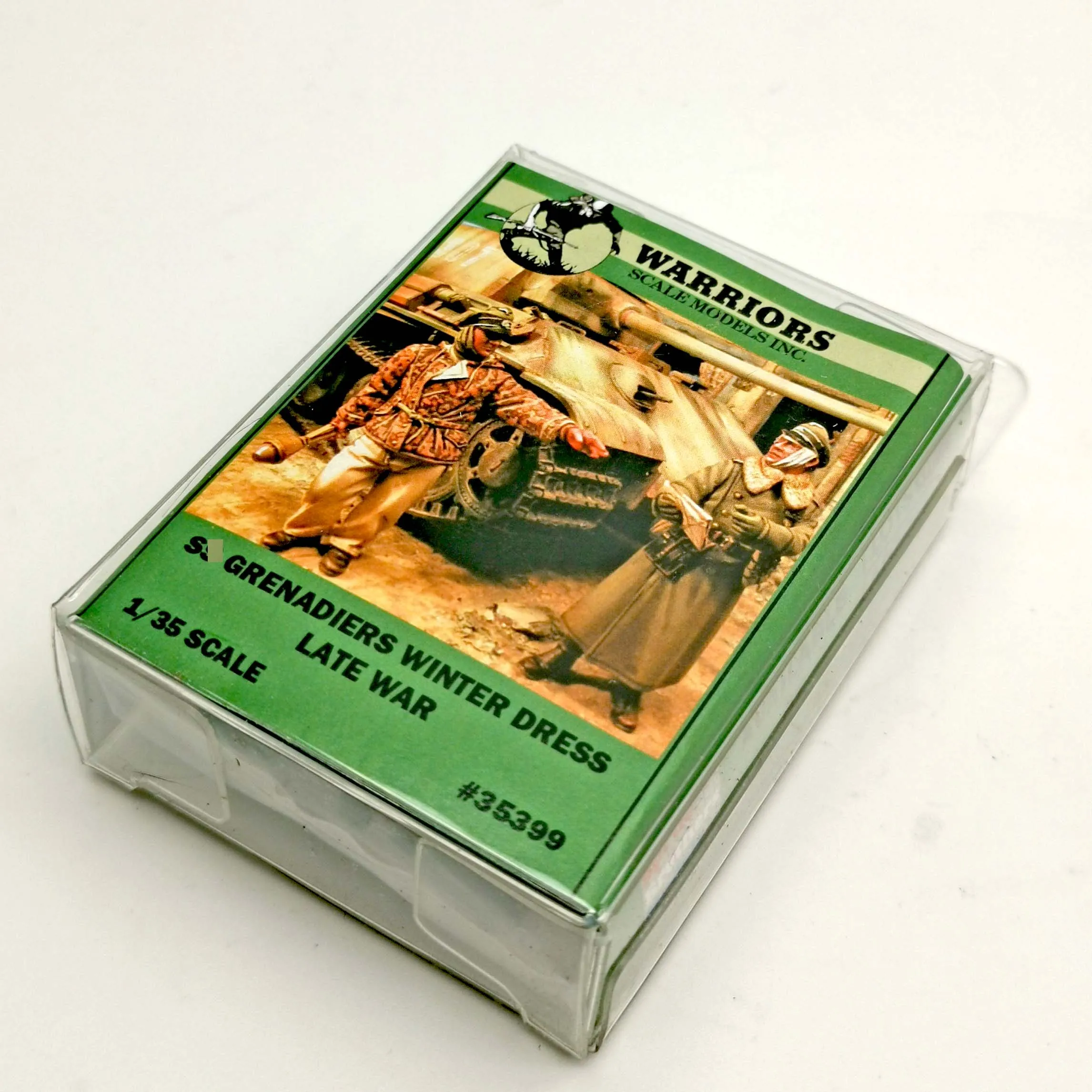 

Warriors 1/35 WWII German Grenadiers Winter Dress Late War - Resin Kits (2 Figures/Set,no tank) Box Packing