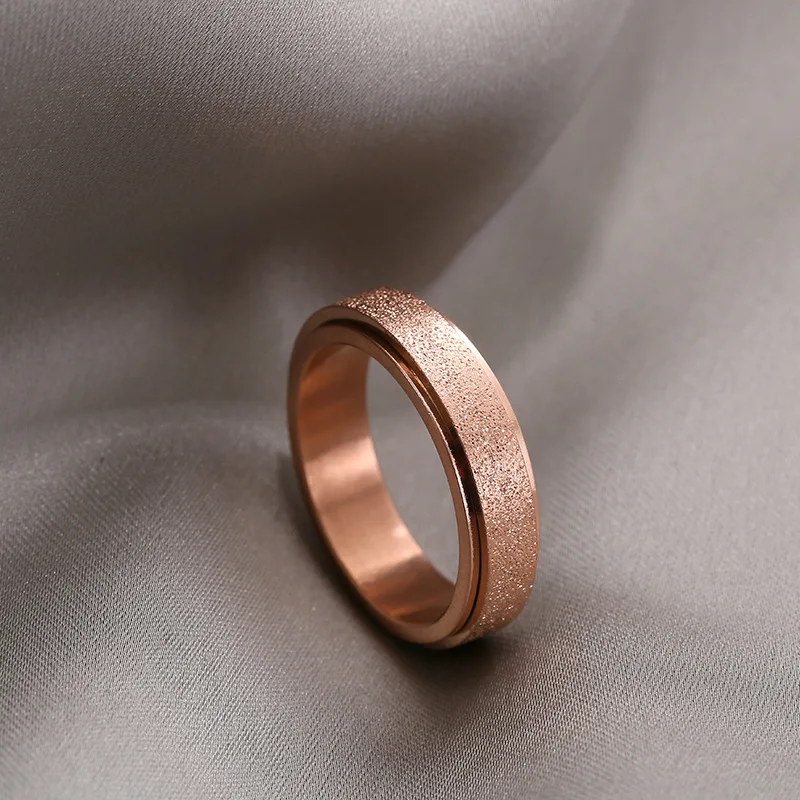 

Popular Fashion Frosted Simple Rose Gold Rotatable Rings Female Couple Rings Hip Hop Party Jewelry Accessories Gift Wholesale