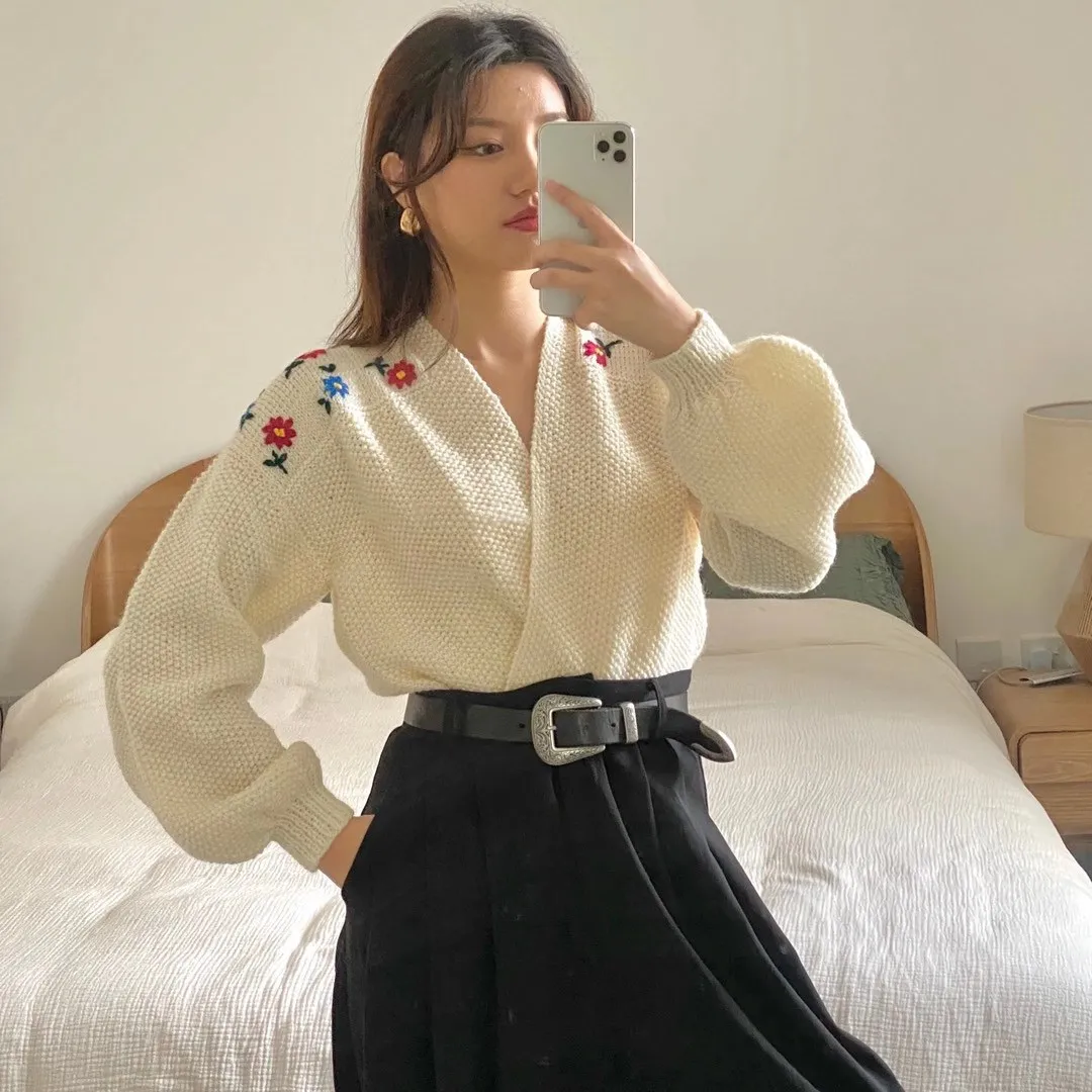 

Vintage Fashion Elegant Winer Sweater Coat 2021 Christmas Embroidered 3D Flower Women Cardigan White Jacket Brand New Clothes