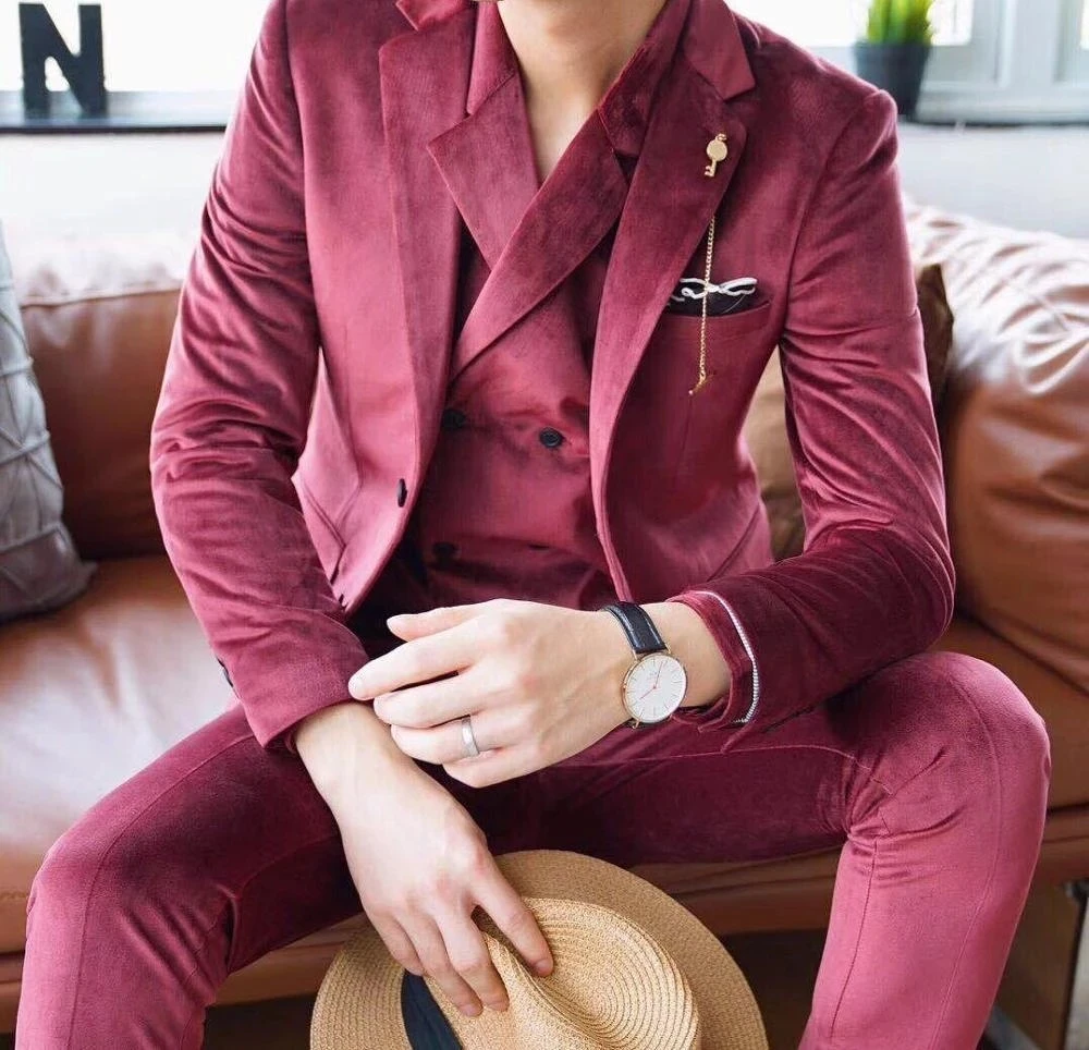 

2021 Luxury Velvet Groom Tuxedo Men Suits For Wedding Fashion Wine Red 3 Pieces Mariage Homme Suits (Jacket+Vest+Pants)