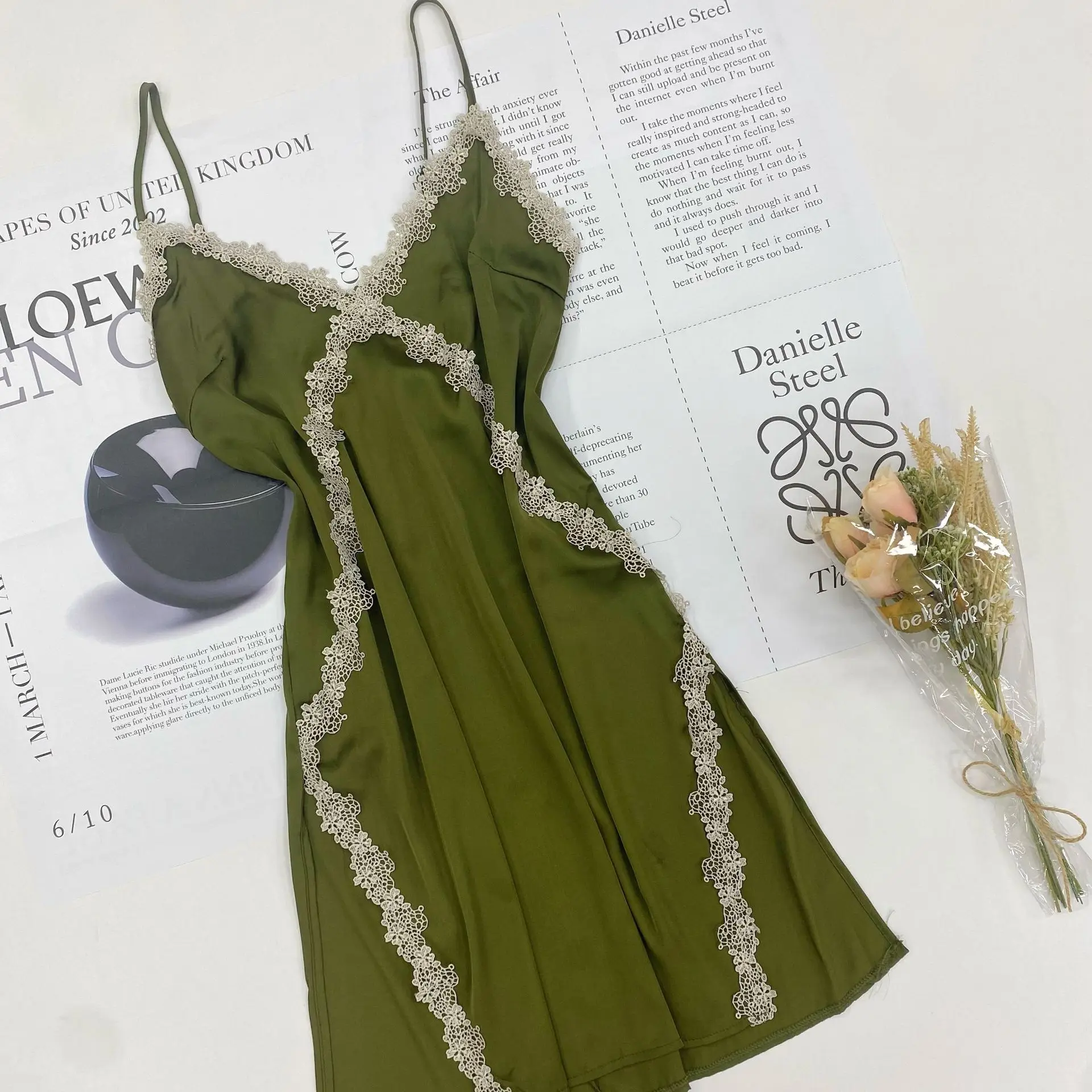 

Spaghetti Strap Women Nightgown Sexy Lace Trim Backless Nightdress Shorts Rayon Sleepshirt Princess Skirt Bride Home Dressing