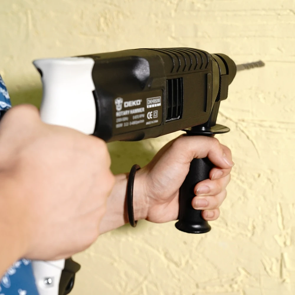 Перфоратор Deko DKH650W