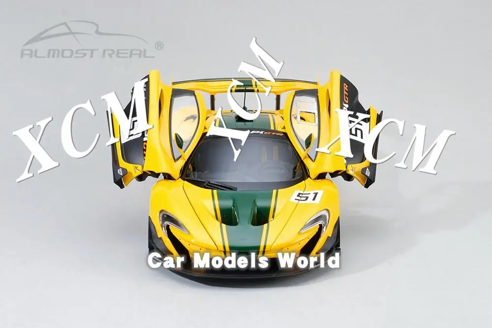 Литая под давлением модель автомобиля почти реальная P1 G T R 1:18 (желтый) + маленький