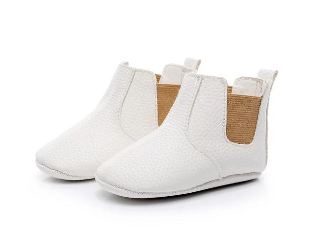 white Дропшиппинг для маленьких девочек высокие сапоги upper Boots 6 цветов для новорожденных из искусственной кожи глянцевая с пуховной внутренной частью для малышей; мягкая обувь; зимняя обувь с нескользящей подошвой; ботинки - Цвет: white