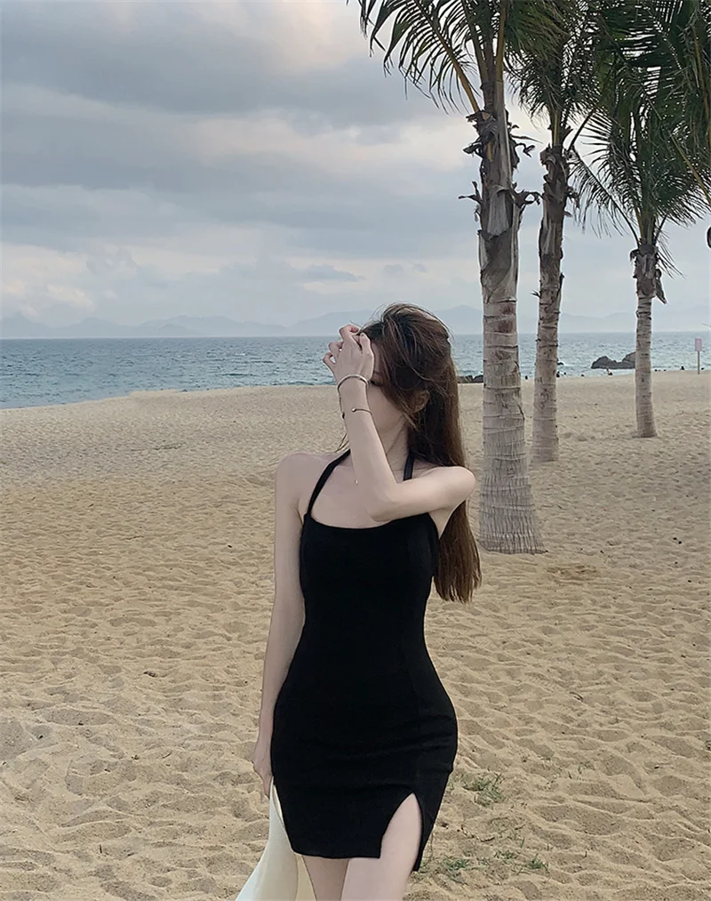 2021 NOVEDAD DE VERANO neto famoso temperamento nicho diseño sentido apretado cuello colgante dividir cadera pequeño vestido negro