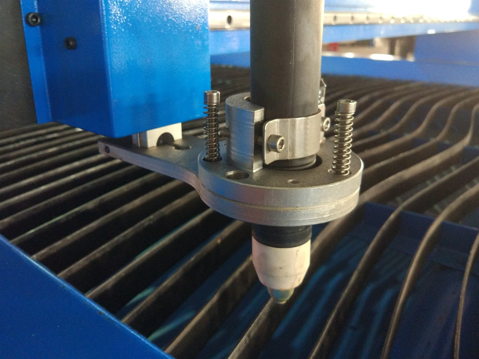 F2100 CNC стандартная машина для плазменной резки листового металла заводского