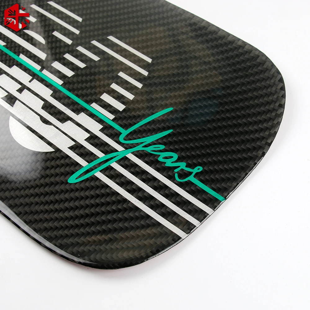 Наклейки на крышку автомобильного топливного бака из углеродного