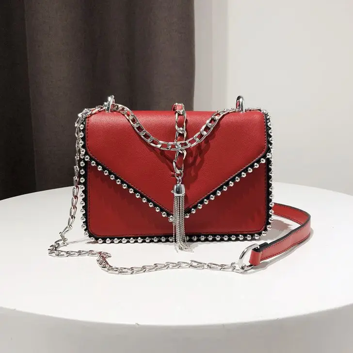 

Женская маленькая квадратная сумка из искусственной кожи, модный простой саквояж в британском стиле, дизайнерская сумочка на плечо с закле...