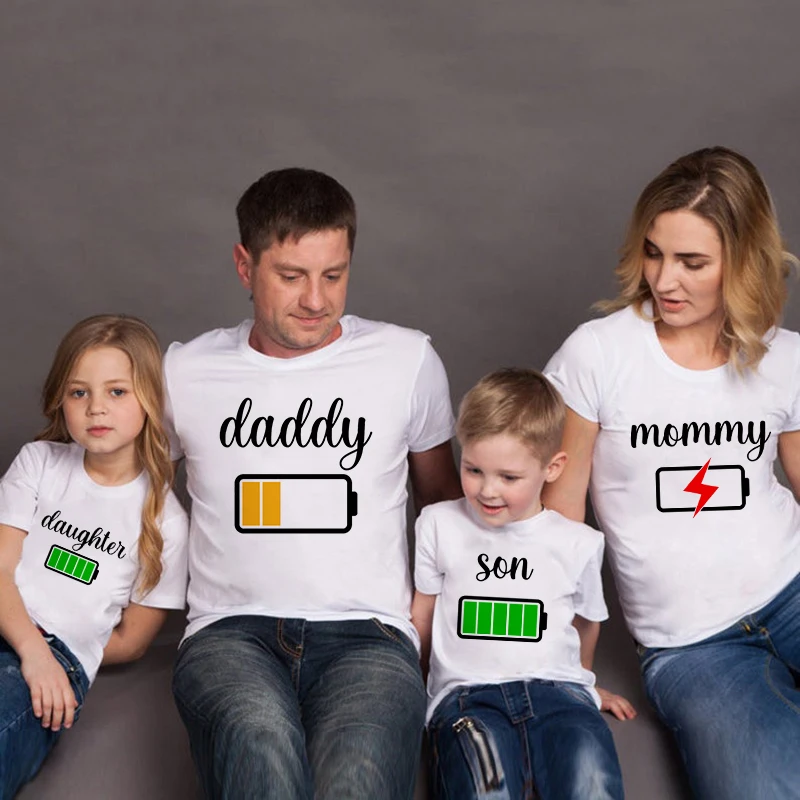 Camisetas a juego para pap&aacute;, mam&aacute;, hijo e hija, camisetas familiares con bater&iacute;a baja y bater&iacute;a cargada, camisetas divertidas para pap&aacute;, mam&aacute; y yo-1