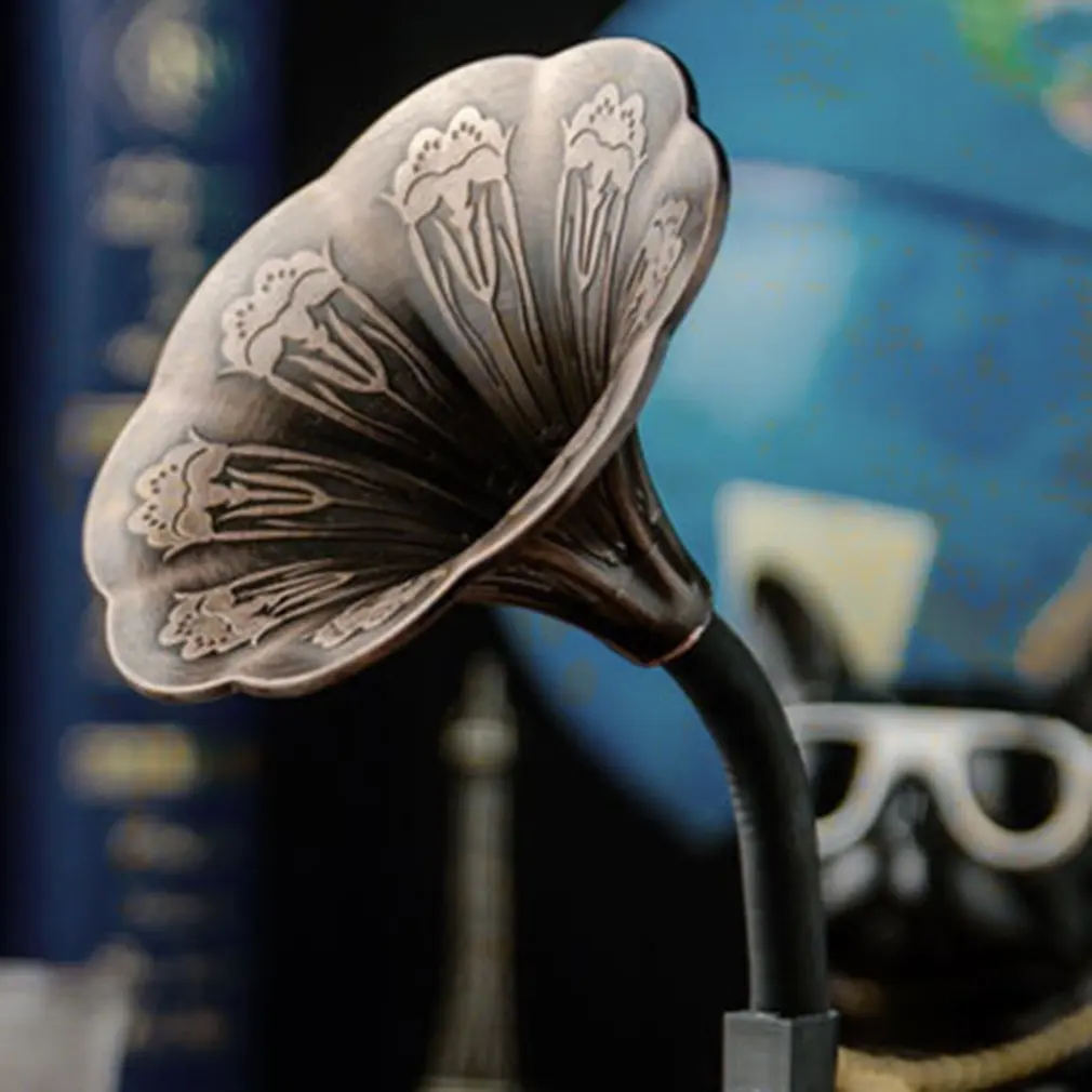 

Retro Wireless Speaker Creative Gift Mini Outdoor Subwoofer Mobile Phone Radio Phonograph Card Audio