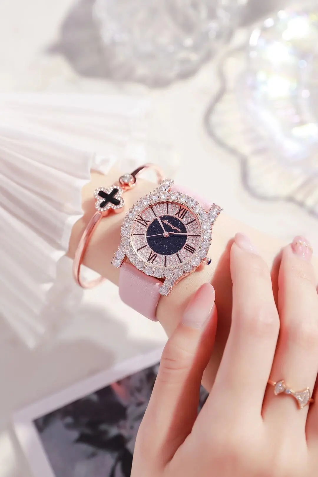 

L-22 Ladies Gift quartz watch fashion belt leisure AAA + Ladies Watch