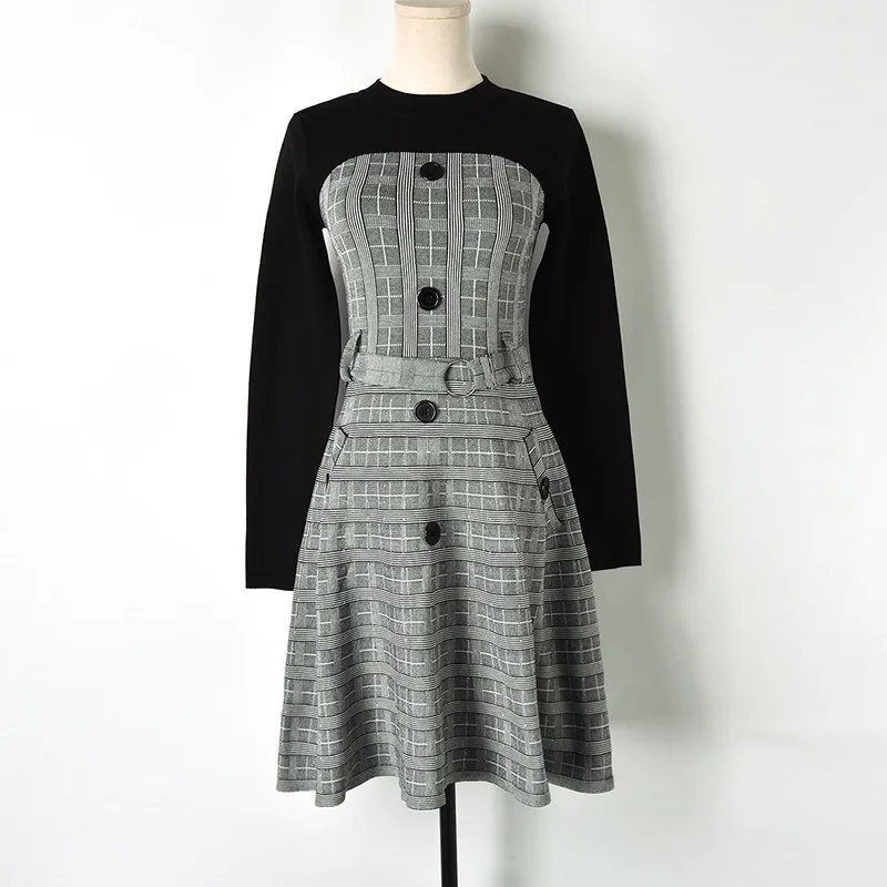Женское винтажное платье свитер черно белое клетчатое трапеция до середины икры