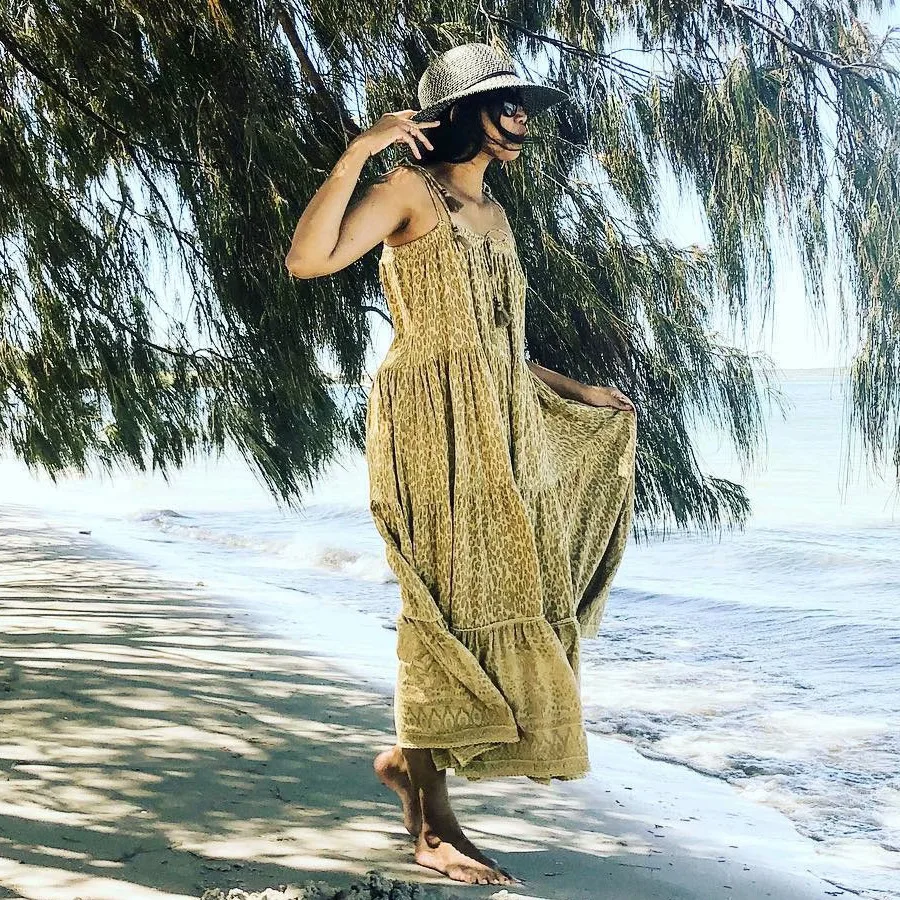 Леопардовая расцветка миди пляжное платье 2020 летнее цельное без бретелек solto