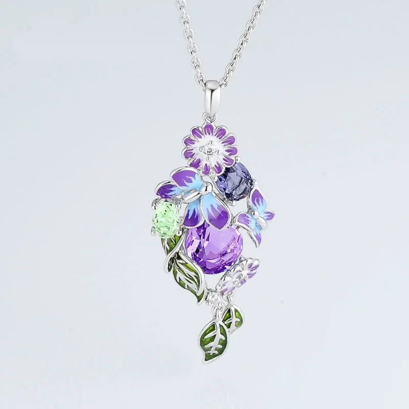 Изысканный эмалевый цветочный дизайн с двумя бабочками и листьями женское