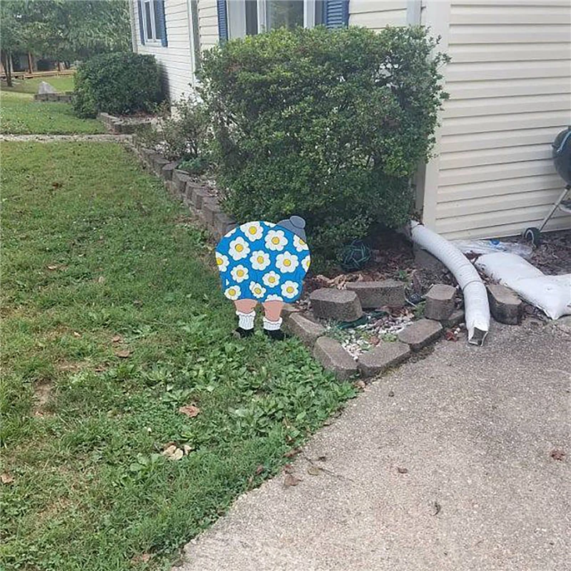 

40*26cm Old Lady Bent Over Gardening Yard Art Decoration for Original Crafts From Plastic for Garden Cottage Yard Decor