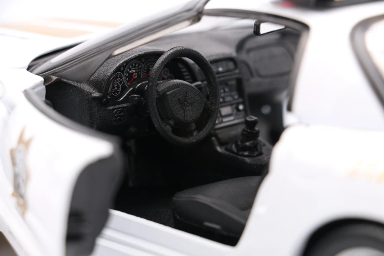 1:18 литой под давлением сплав Corvette Z06 полицейский спортивный автомобиль модель моделирование ретро коллекция металлический автомобиль игрушки Коллекционная дорожное искусство