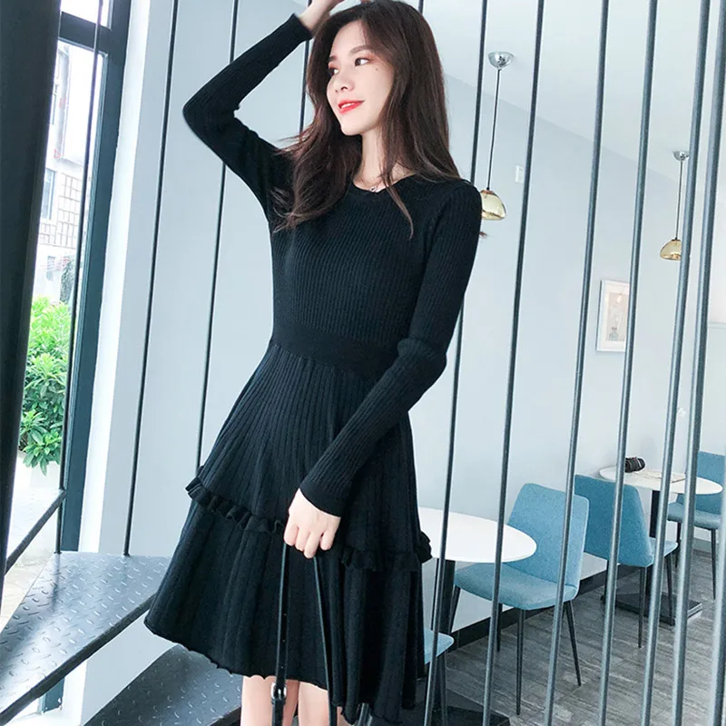 Элегантное женское платье свитер 2018 зимнее однотонное с оборками и длинным