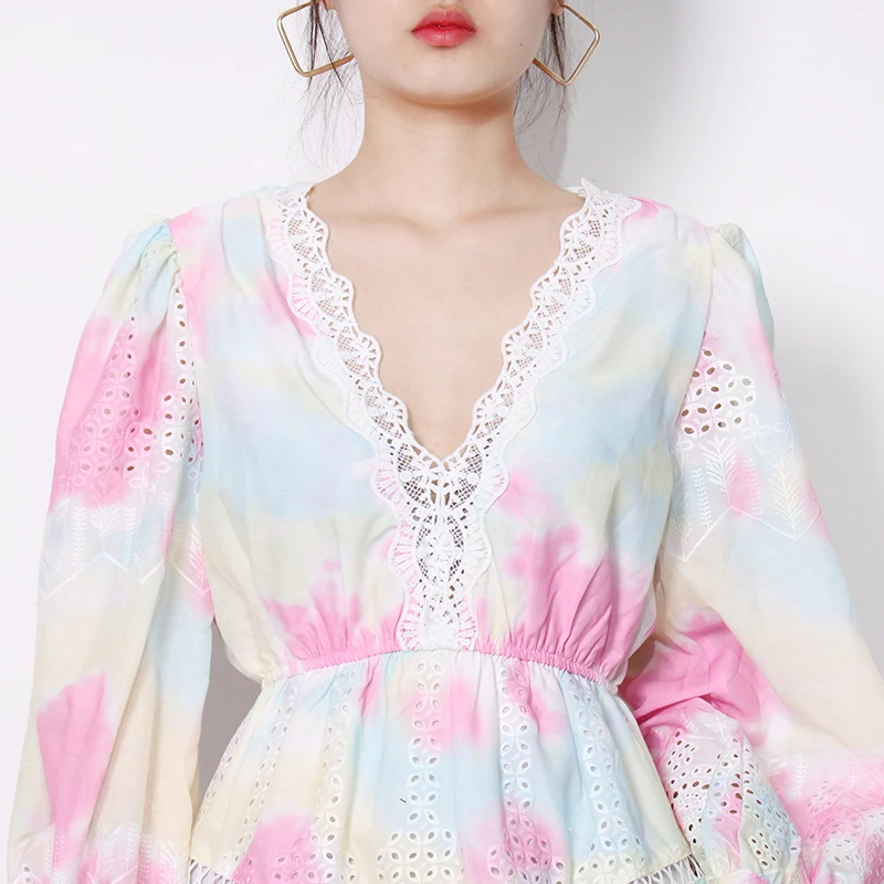 

TWOTWINSTYLE Hit Color Patchwork Lace Dress For Women V Neck Puff Long Sleeve Hollow Out Mini Dresses Female 2021 Fashion Spring