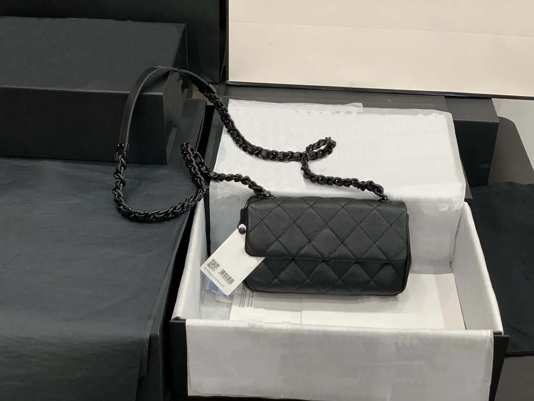 

Luxury Jewelry Panda Bag Ladies Flap Chain Bag Designer Embossed Calfskin Lacquered Metal Leather Shoulder Bag Messenger Bag