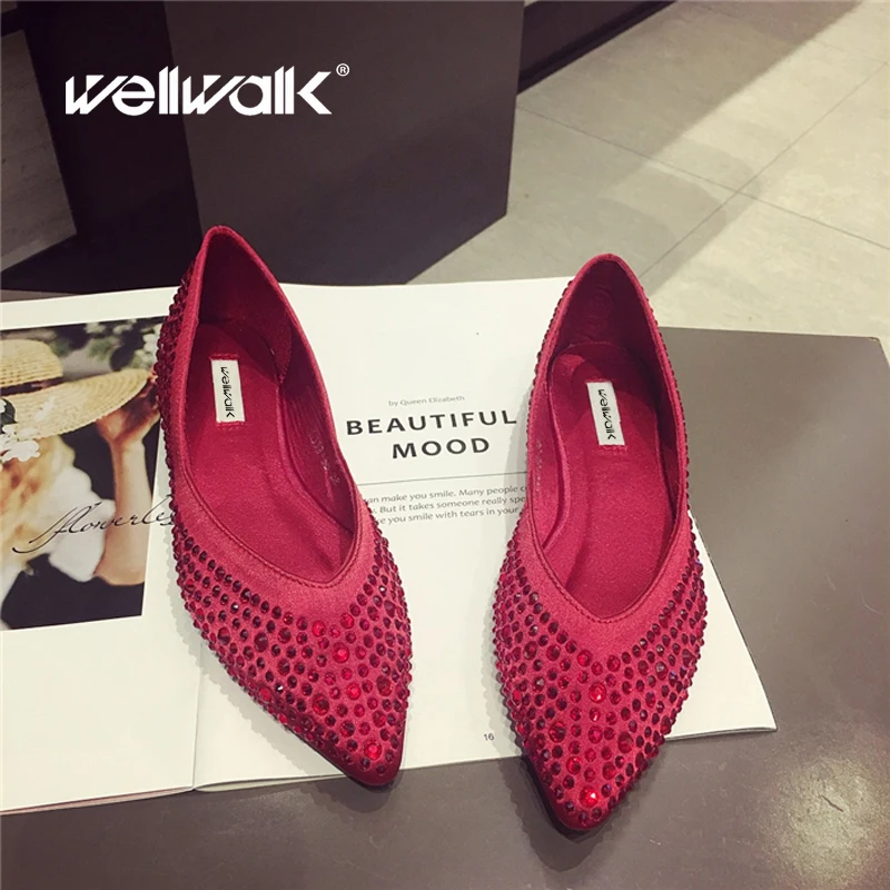 Туфли на плоской подошве со стразами женские модные мокасины с острым носком