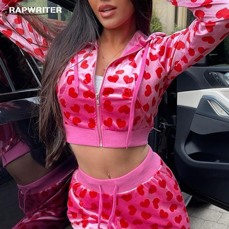 

Женский спортивный костюм с принтом в виде сердечек