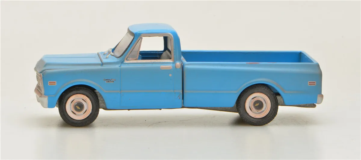 Зеленый свет 1: 64 1971 Chevrolet C-10 модель автомобиля из сплава