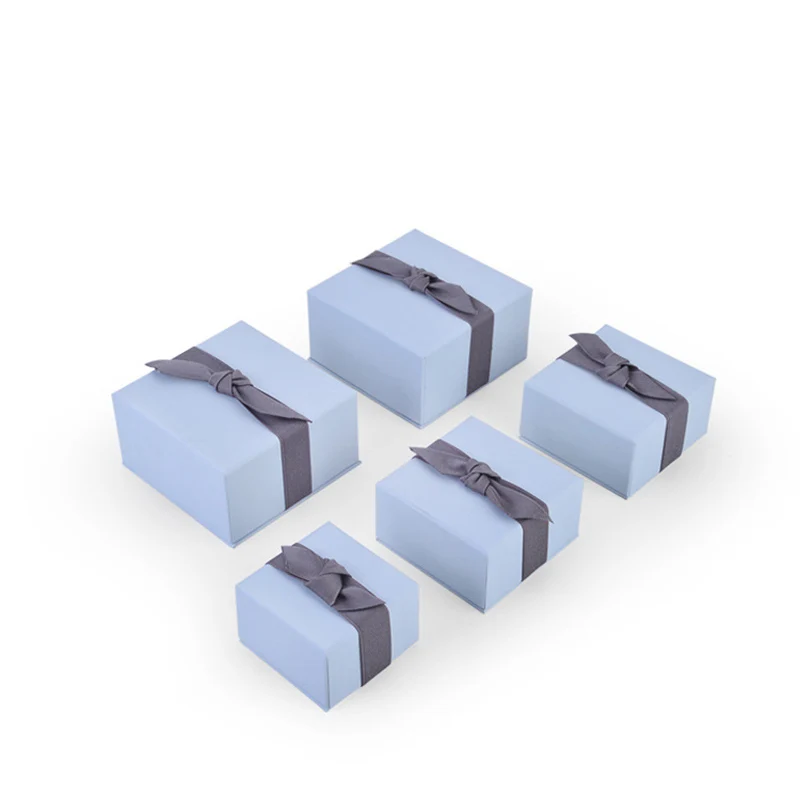 Синяя бумага с серой лентой бант серьги кольцо витрина для ювелирных изделий