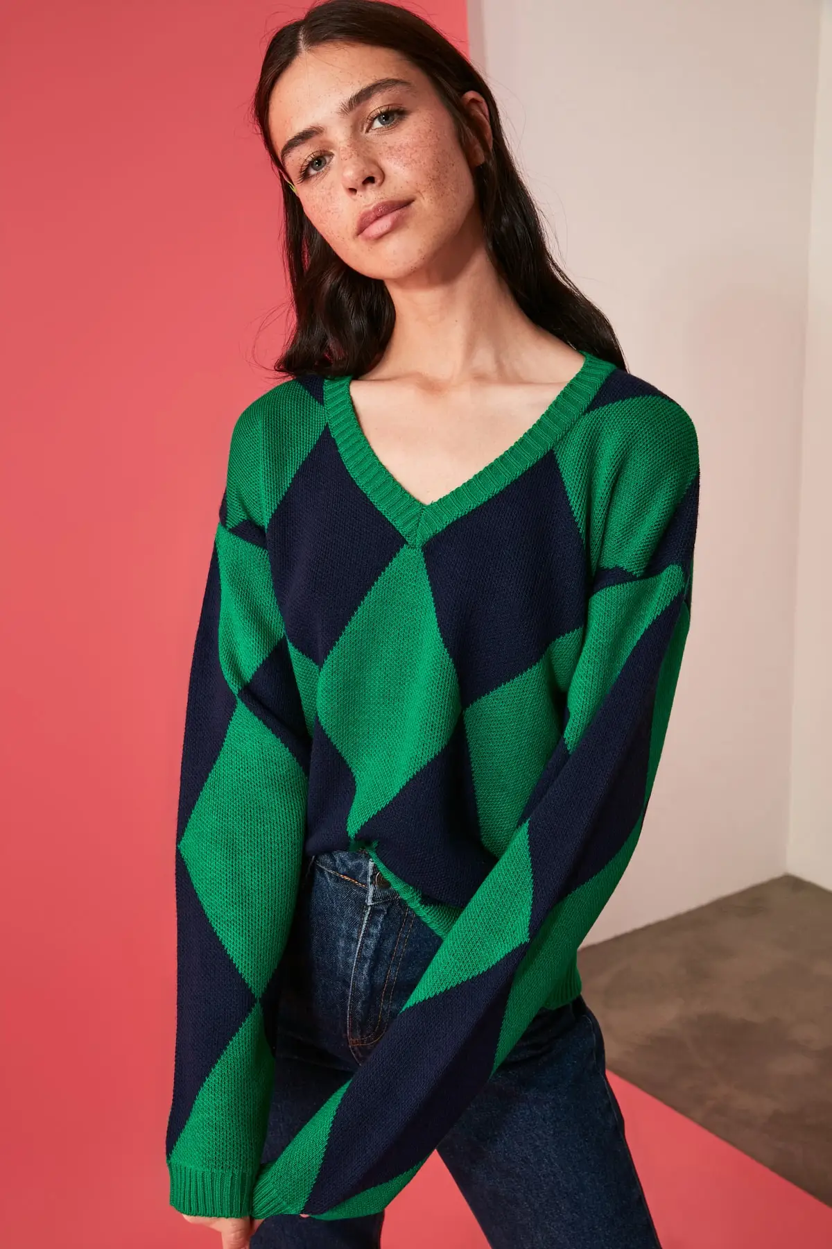 

Trendyol V Collar Knitwear Sweater TWOAW21KZ2109