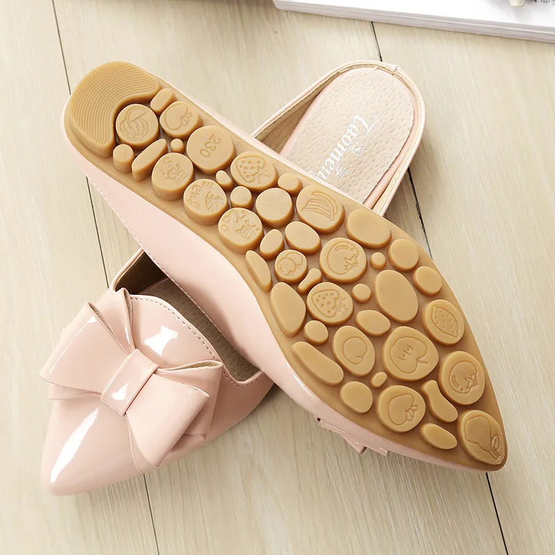 Женские туфли на плоской подошве Новинка 2020 года Модные с острым носком шлепанцы