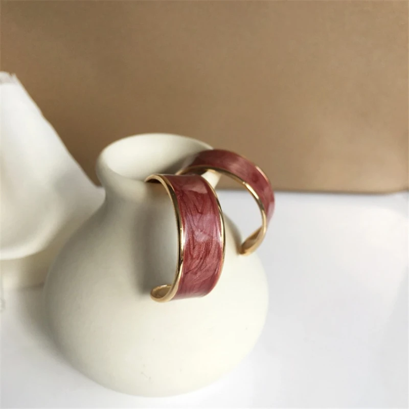 

Shamir Trendy Web Celebrity Street Snap C Form Semicircle Stud earrings Fashion Simple Retro Drip Earrings Girl Gifts