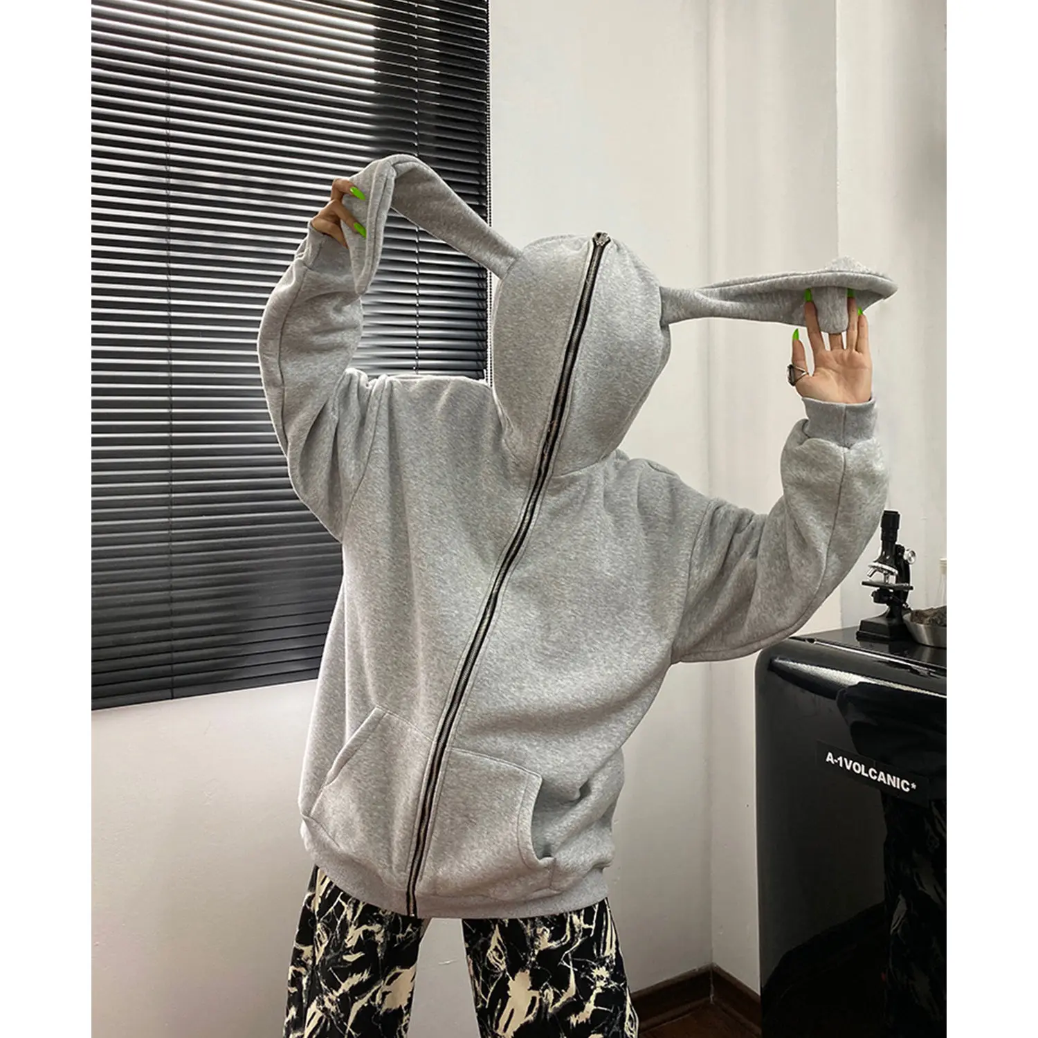 

Japanese cute rabbit ears hooded plus velvet sweater women's thin coat loose Korean student design sense niche trend