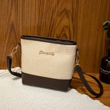 TRAVEASY 2022 New Pattern Youth Small Fresh Temperament One-shoulder Handbag Retro Alligator Contrast Crossbody Bag WOMEN