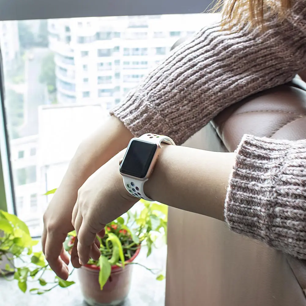 Ремешок силиконовый для Apple Watch 44 мм 40 Воздухопроницаемый браслет iWatch 42 38 летние
