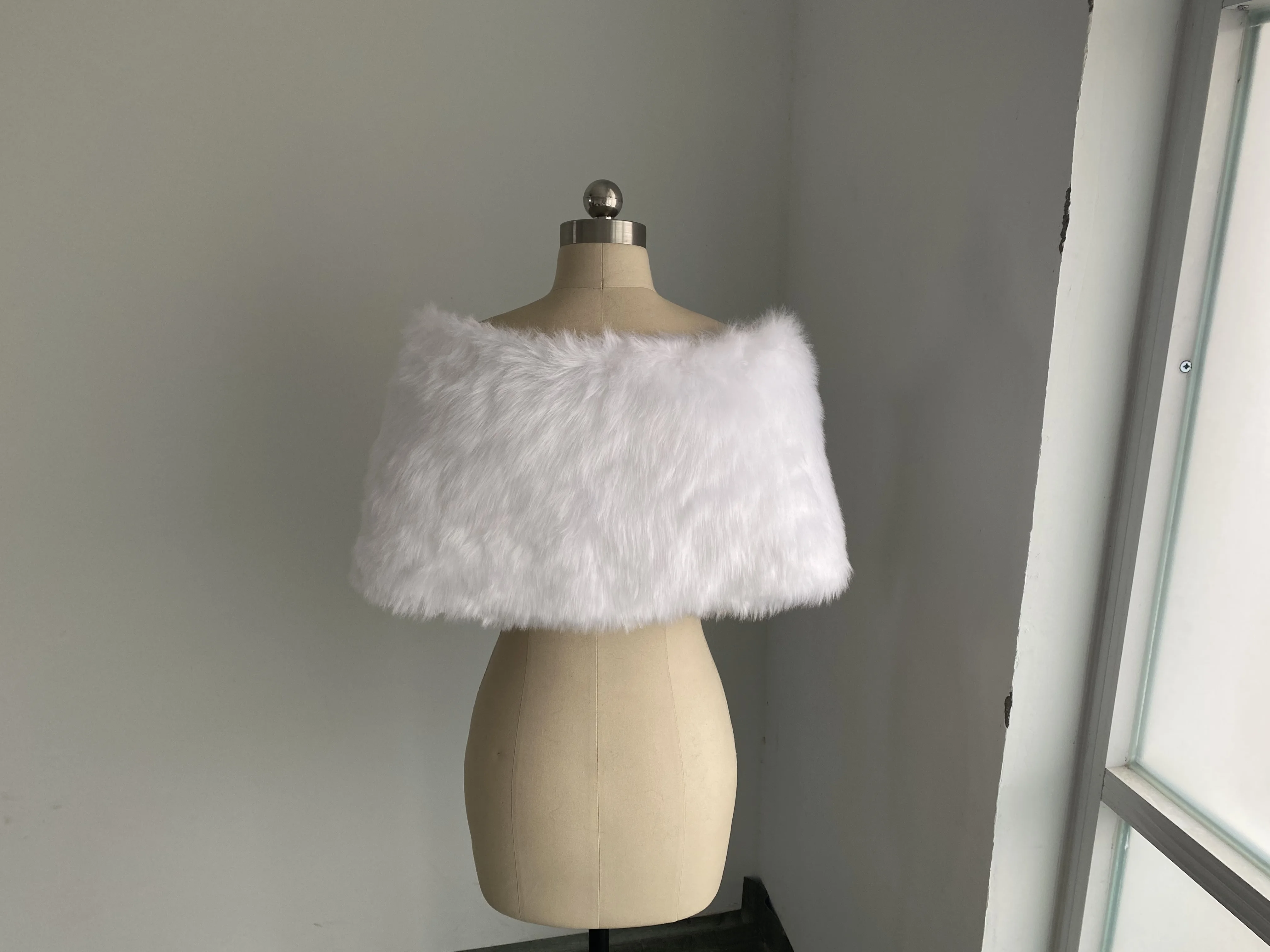 Свадебная шаль из искусственного меха белого/цвета слоновой кости женская