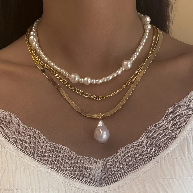 

Delicate Jewelry Simulated Pearl Necklace Pretty Design Golden Plating Three Layers Metal Chain Necklace For Girl Lady Gifts