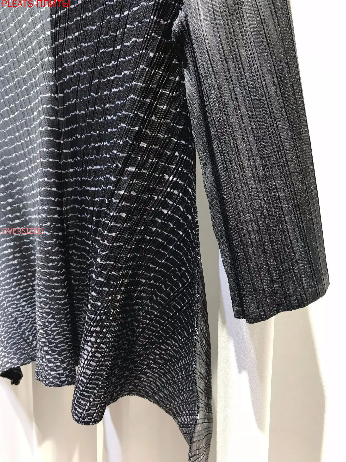 

Temperament Commuting V-neck Pleated Striped Top Female Black Pullover Casual Loose Irregular T-Shirt Top MIYAKE Female