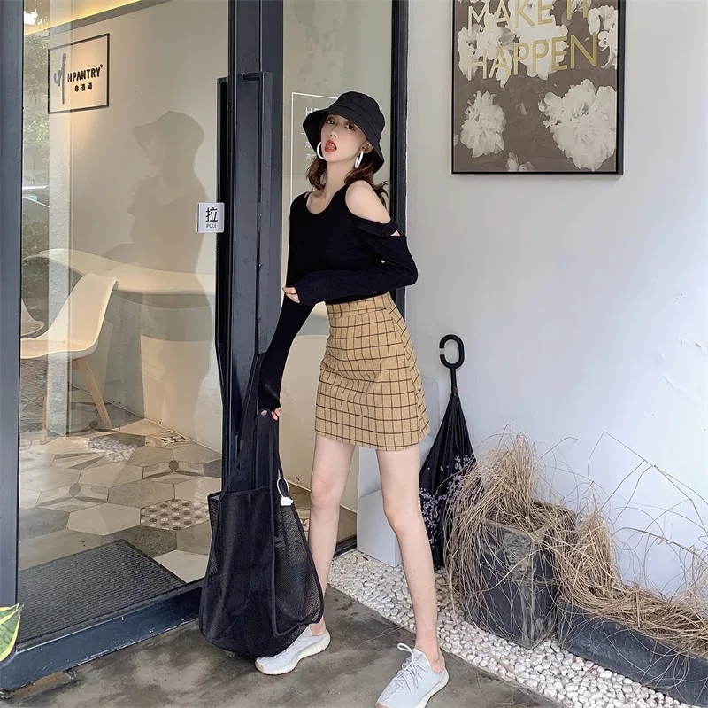 

Autumn and winter 2020 new Hong Kong style, light and sexy, off shoulder sweater, temperament long sleeve knitted top women