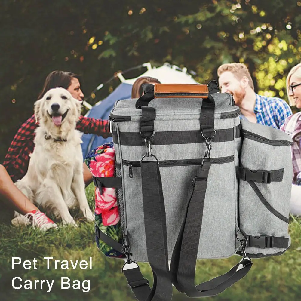 Сумка для перевозки домашних животных с набором для хранения игрушек и одним контейнером для корма.