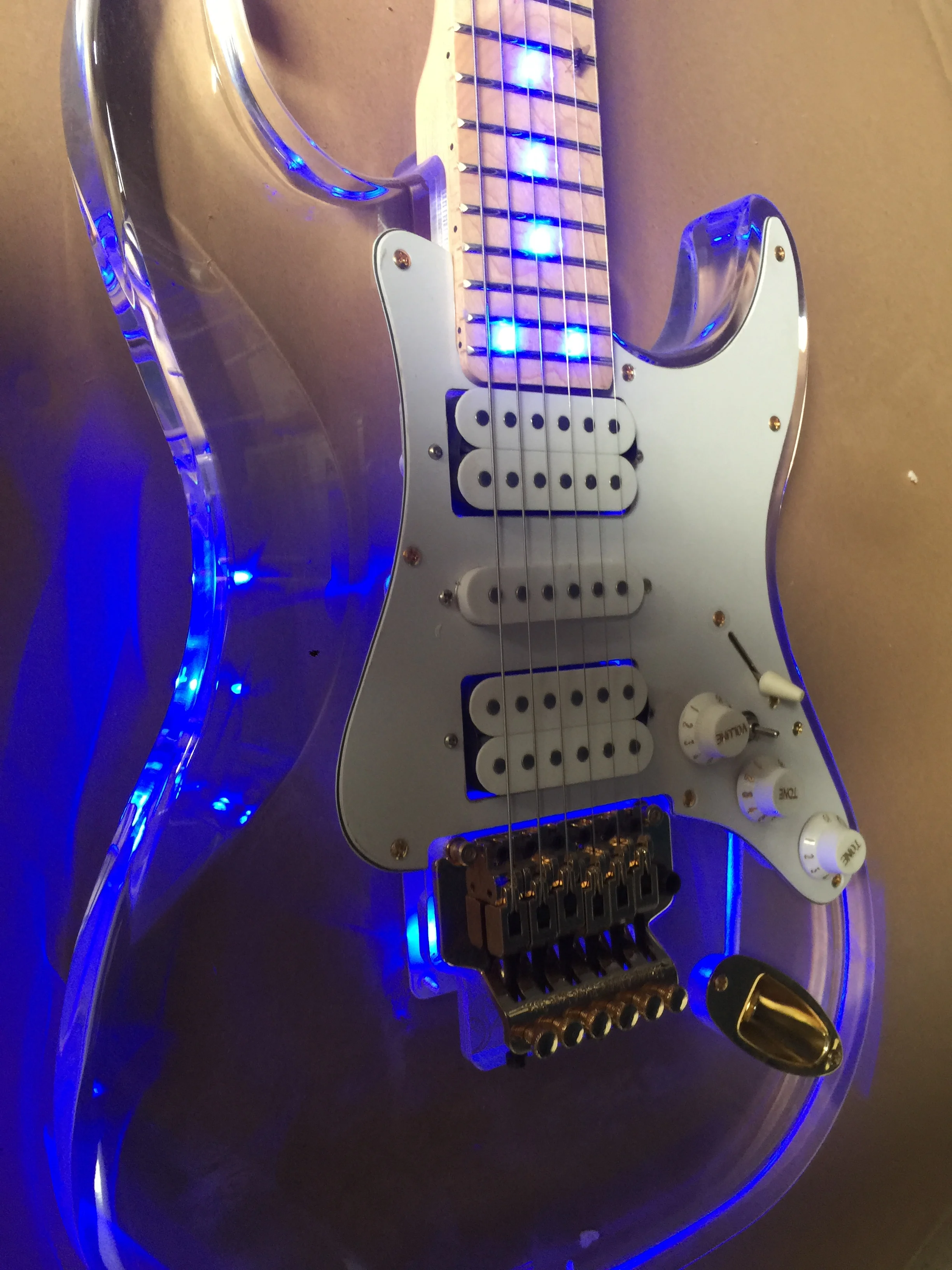 

Free delivery / acrylic blue LED light high quality gold accessories double shake vibrato st Guitar / China Electric Guitar