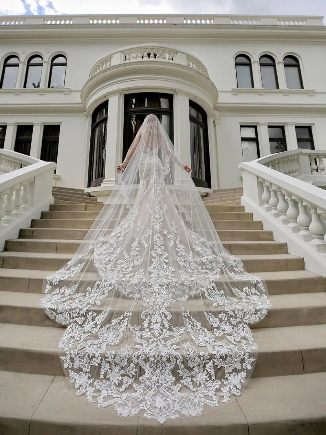 

2020 New Wedding Veils Cover Face Three Meters Long Veils Lace Appliques One Layer Wedding Veil With Comb Cathedral Bridal Veils