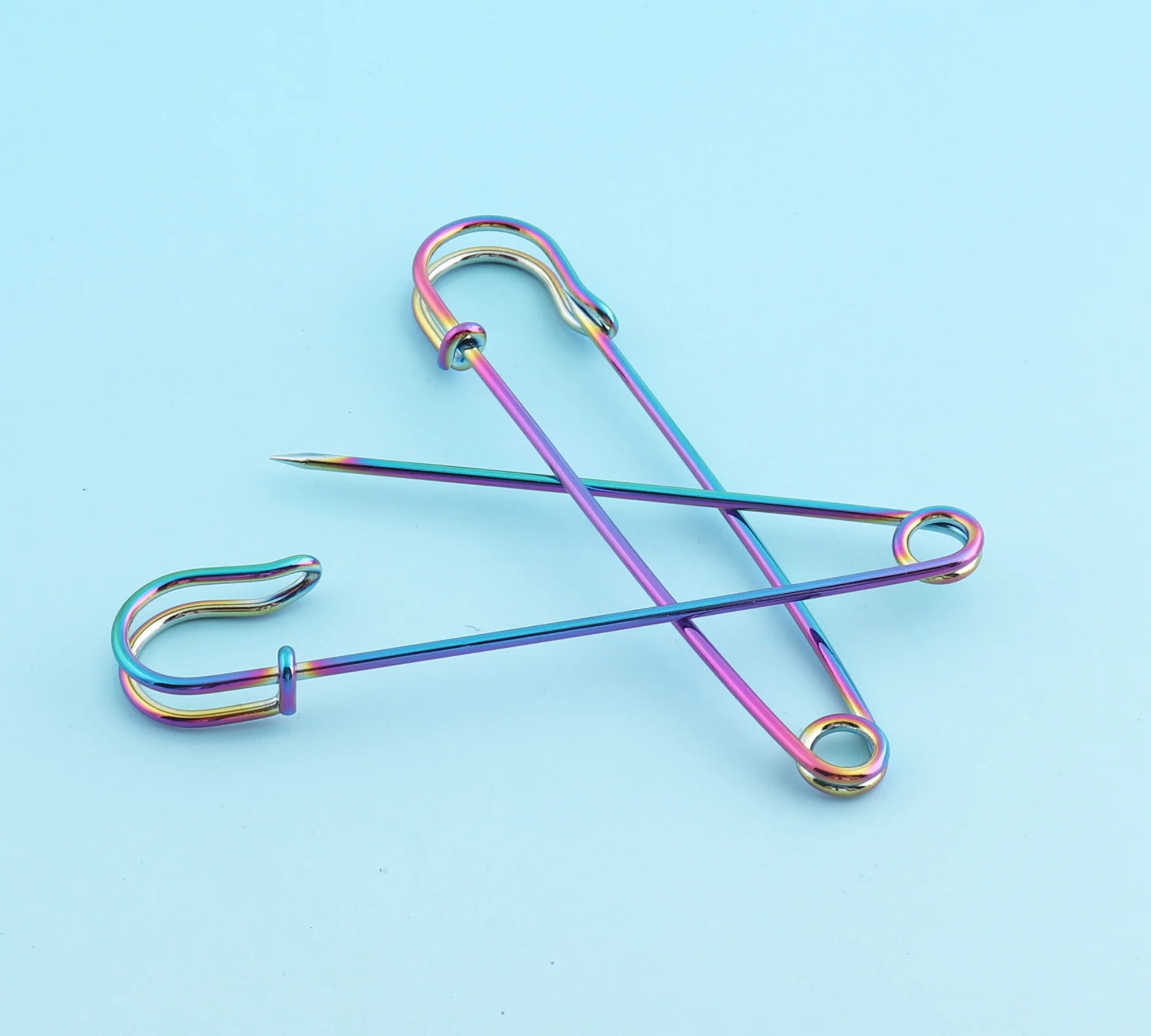 булавка на одежде. как выглядит английская булавка. булавка английская золотая. золотая булавка купить в спб. иголки английские булавки.