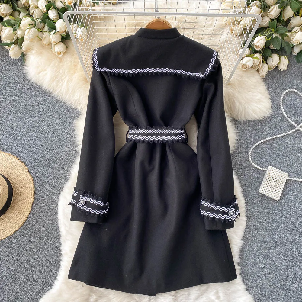 Черное шерстяное пальто женское осенне-зимнее однобортное на шнуровке с высокой