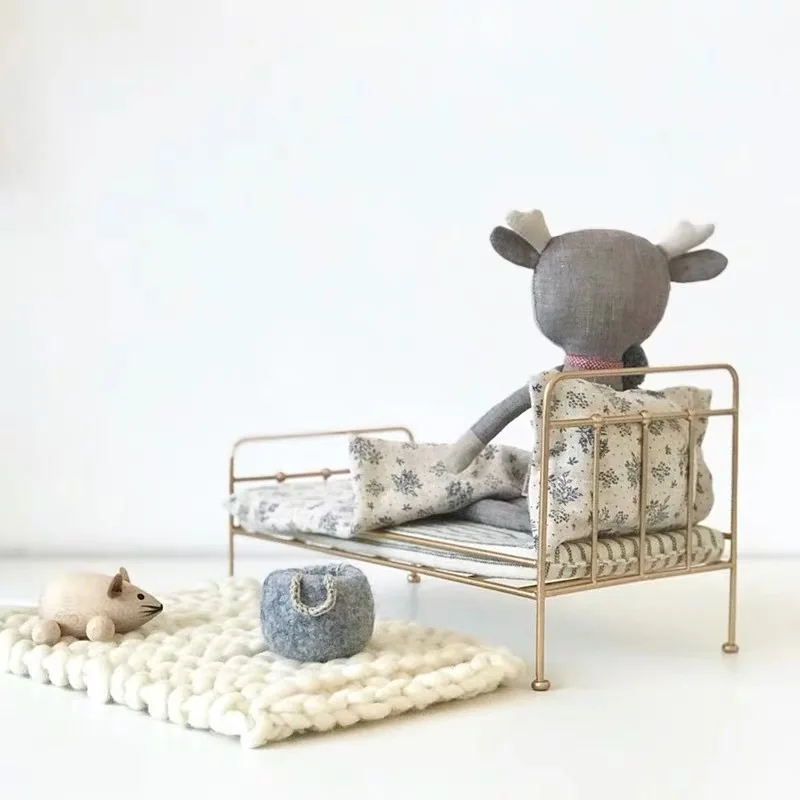 Скандинавская Золотая маленькая кровать большая детский Кукольный домик