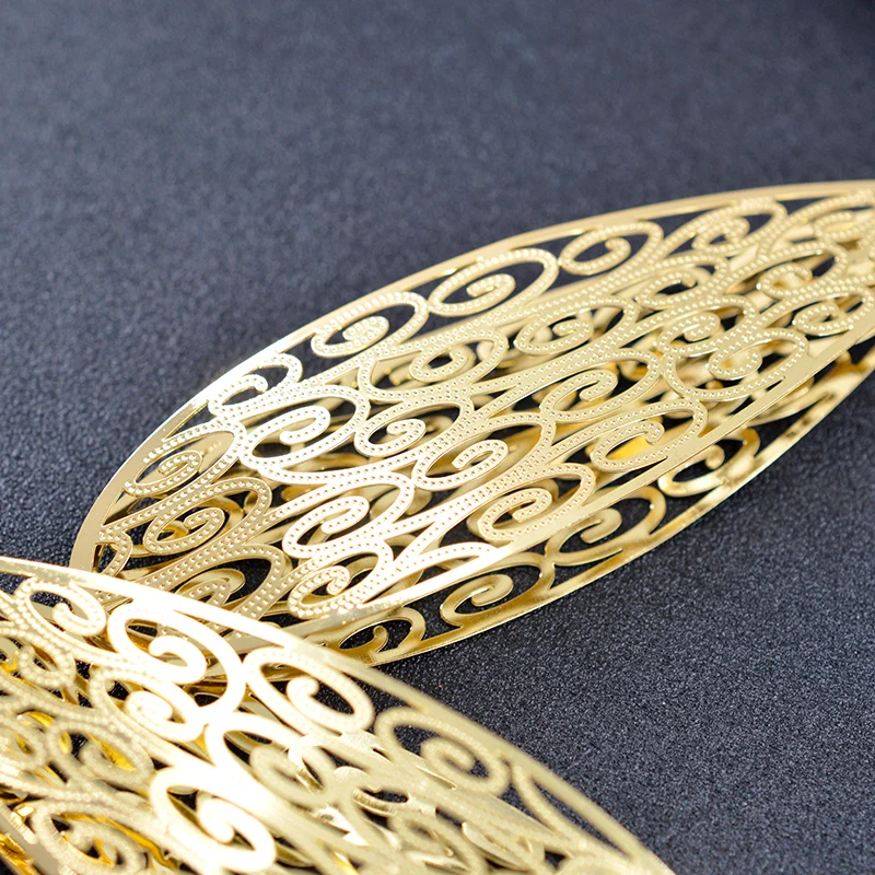 Комплект из колье и серёг с подвеской в виде цветка|Ювелирные наборы| |