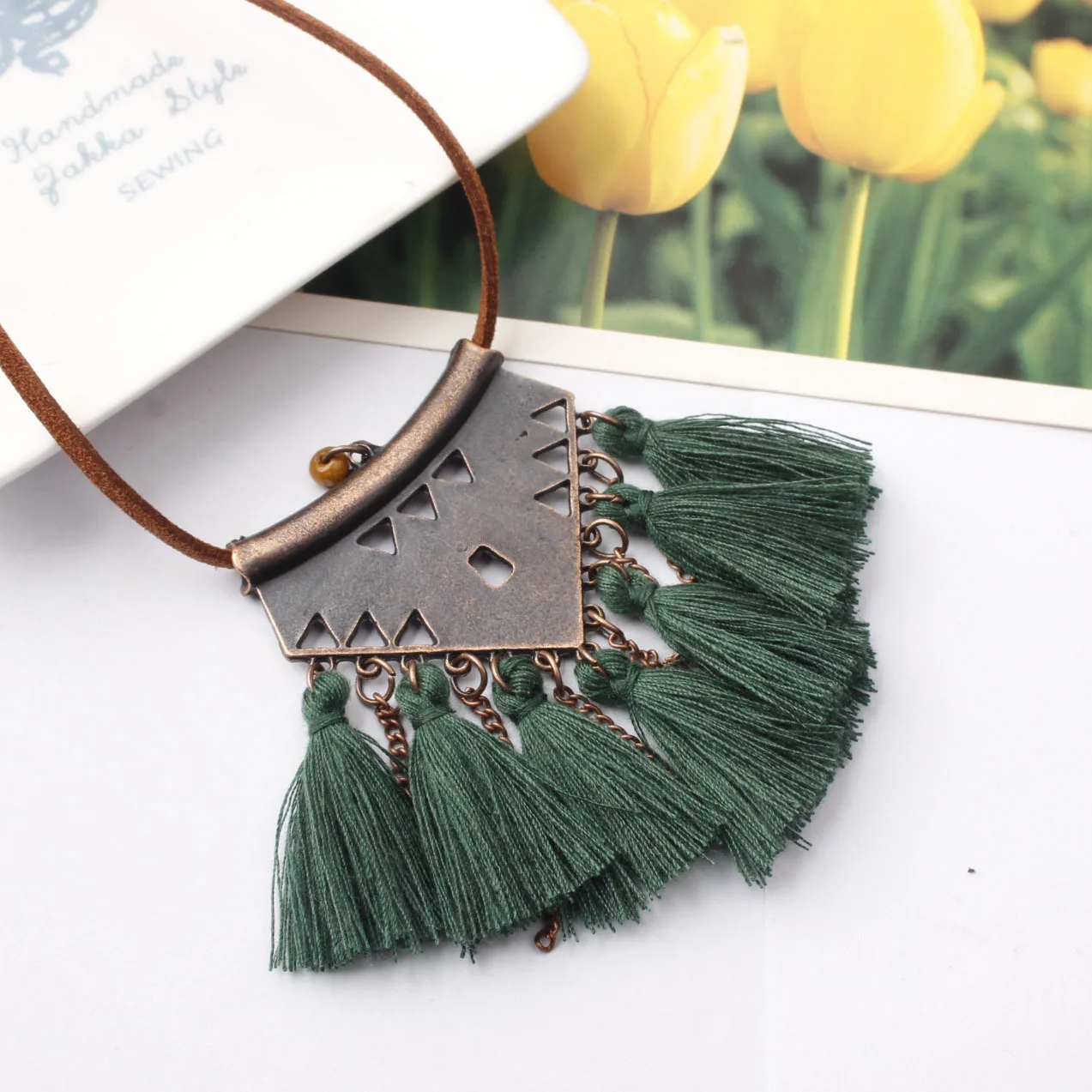 Длинное ожерелье с кисточками винтажное богемное этническое кожаное в стиле