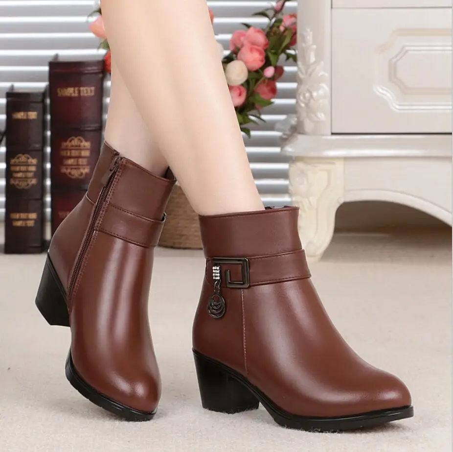 Женские зимние ботинки из натуральной кожи на толстой шерстяной подкладке |