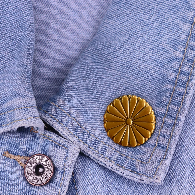 Эмблема хризантемы используемая императором Японии и членами императорской